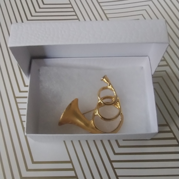Vintage French Horn Brooch Pin - Picture 3 of 11